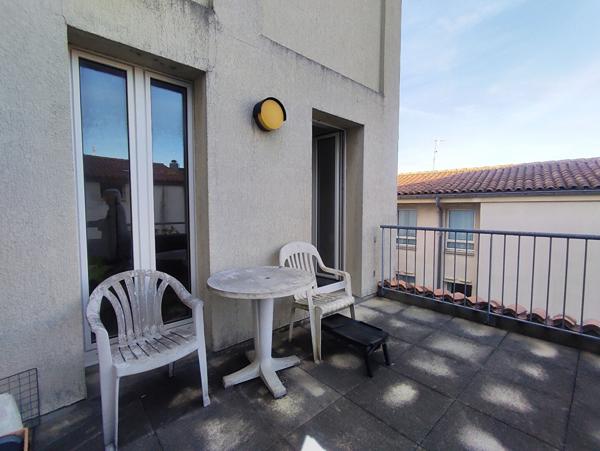 A VENDRE - LA ROCHELLE - Centre ville - Appartement 2 pieces - Ascenseur - Terrasse
