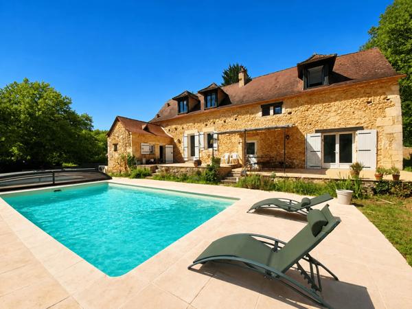 Charmante propriété en pierre avec belle piscine, grand terrain et bois