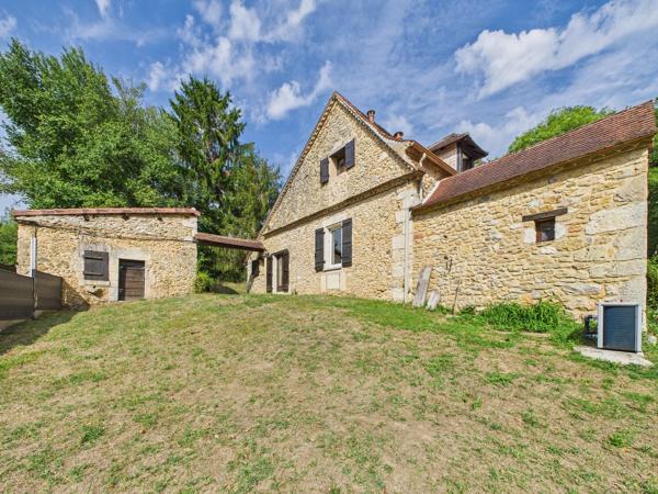 Charmante propriété en pierre avec belle piscine, grand terrain et bois