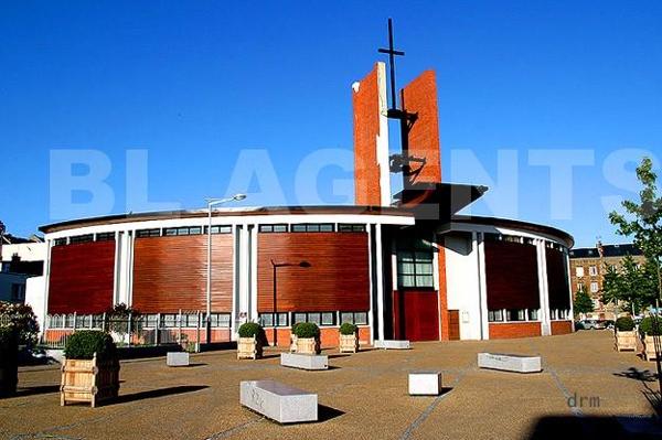 UNIVERSITE   :  A RENOVER  BEL APPARTEMENT TRADITIONNEL LUMINEUX ET SPACIEUX.