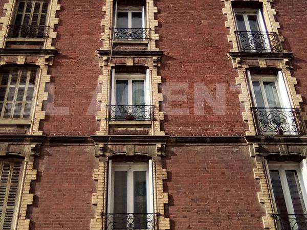 UNIVERSITE   :  A RENOVER  BEL APPARTEMENT TRADITIONNEL LUMINEUX ET SPACIEUX.