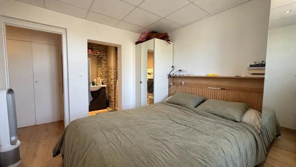 Vente                                                      Maison de ville
                        
                     5 pièces                      126 m2                     à Lamotte-Beuvron