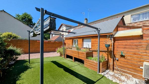 Vente                                                      Maison de ville
                        
                     5 pièces                      126 m2                     à Lamotte-Beuvron