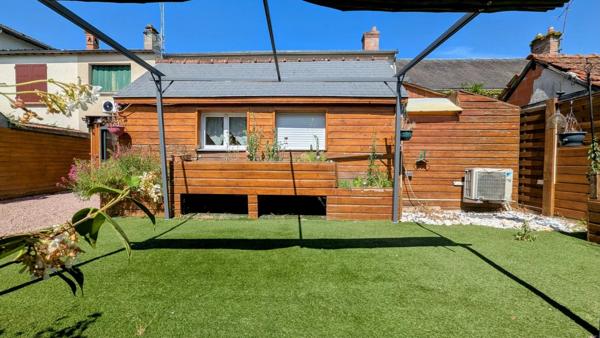 Vente                                                      Maison de ville
                        
                     5 pièces                      126 m2                     à Lamotte-Beuvron