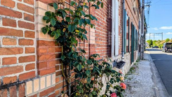 Vente                                                      Maison de ville
                        
                     5 pièces                      126 m2                     à Lamotte-Beuvron