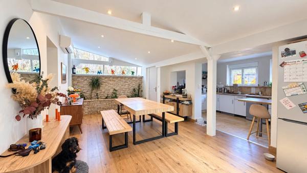 Vente                                                      Maison de ville
                        
                     5 pièces                      126 m2                     à Lamotte-Beuvron
