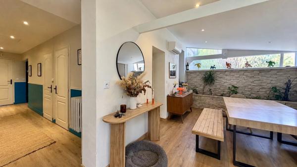 Vente                                                      Maison de ville
                        
                     5 pièces                      126 m2                     à Lamotte-Beuvron