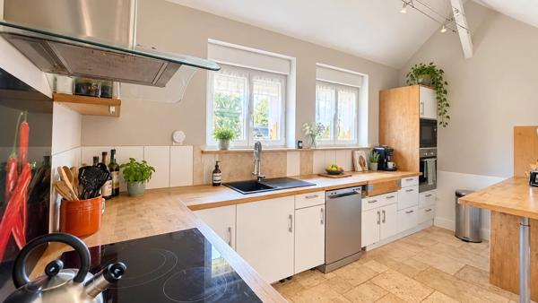 Vente                                                      Maison de ville
                        
                     5 pièces                      126 m2                     à Lamotte-Beuvron