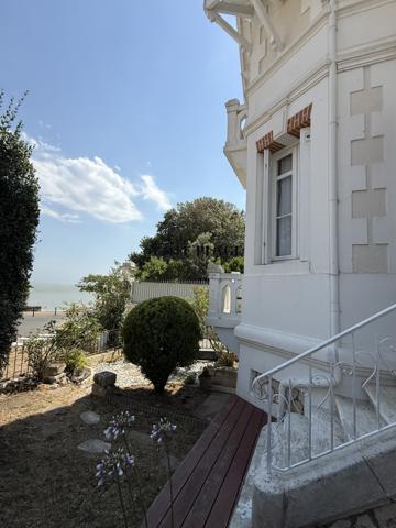 PONTAILLAC - VILLA BELLE EPOQUE VUE OCEAN AU PIED DE LA PLAGE- AU PRIX DE 1 199 000 € FAI