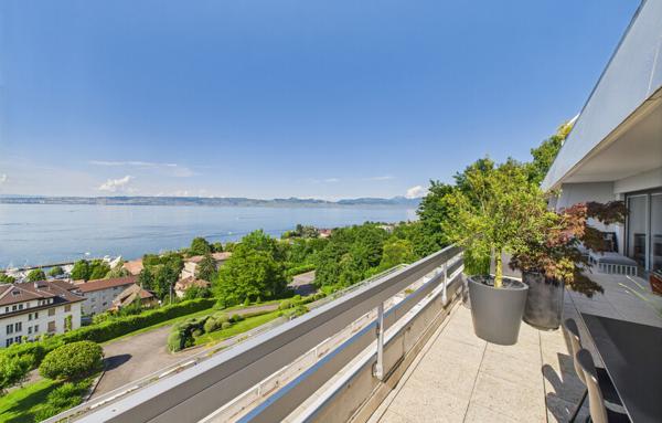 Appartement d’exception avec terrasse panoramique et vue lac, à Évian-les-Bains