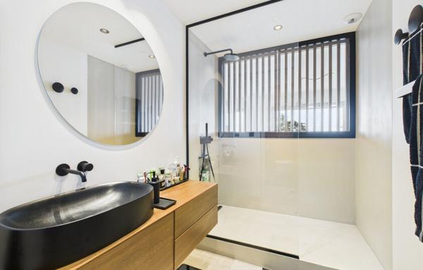 Appartement d’exception avec terrasse panoramique et vue lac, à Évian-les-Bains