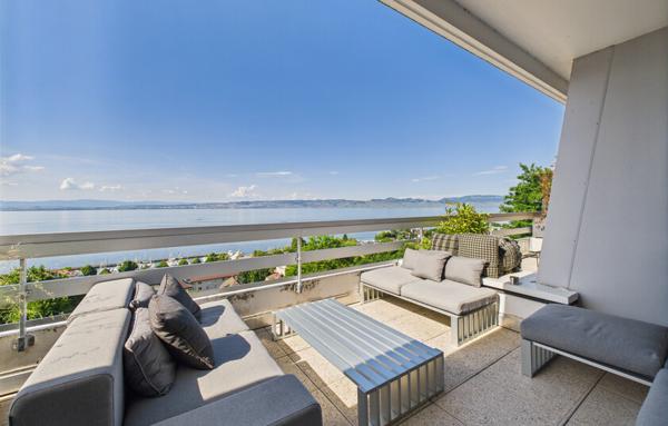 Appartement d’exception avec terrasse panoramique et vue lac, à Évian-les-Bains