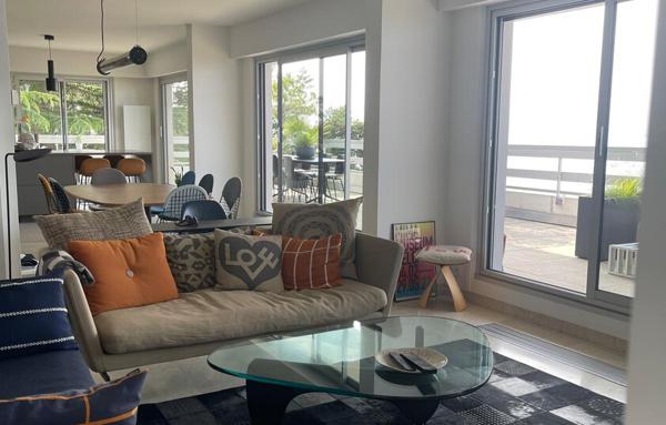 Appartement d’exception avec terrasse panoramique et vue lac, à Évian-les-Bains