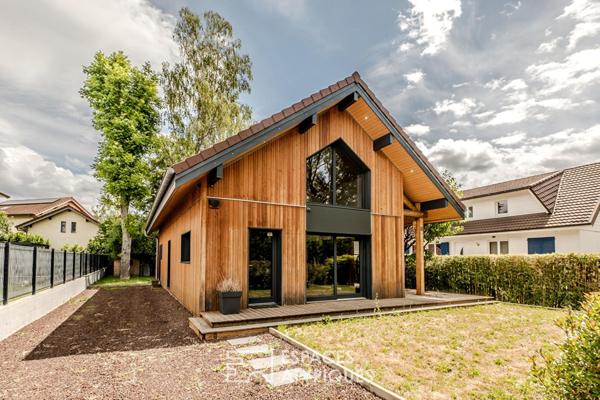 Maison contemporaine bois et lumière aux portes de Genève