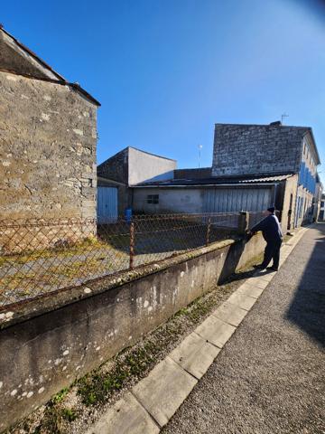 A vendre, St Fort près de Mortagne sur Gironde, maison de ville, 136 m2,