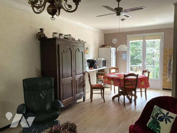 A VENDRE : Maison de village (SOUILLAC - 46) en bon état sur 451m² de terrain comprenant en rez...