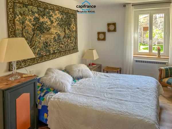 Maison à vendre 7 pièces PUY L'EVEQUE (46) Maison + maison d'amis + grange sur terrain de 953m2