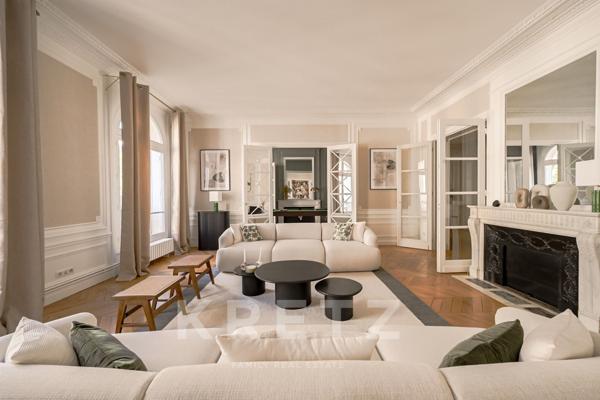 Champ-de-Mars vue Tour Eiffel