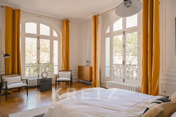 Champ-de-Mars vue Tour Eiffel