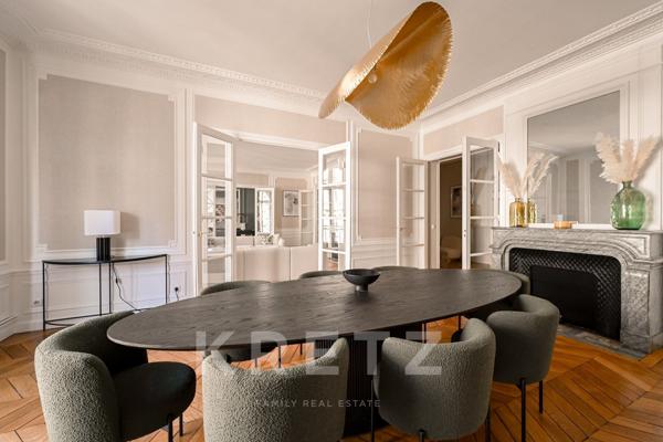 Champ-de-Mars vue Tour Eiffel