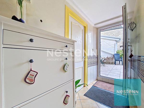 Maison édifiée sur 3 niveaux disposant d'un jardin et d'un double garage à Montereau Fault Yonne