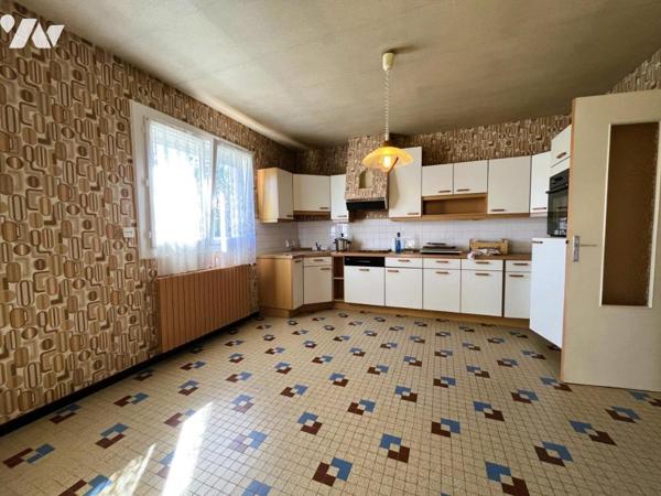 SAINT MICHEL CHEF CHEF, au calme d'un lieu-dit, maison aux beaux volumes
