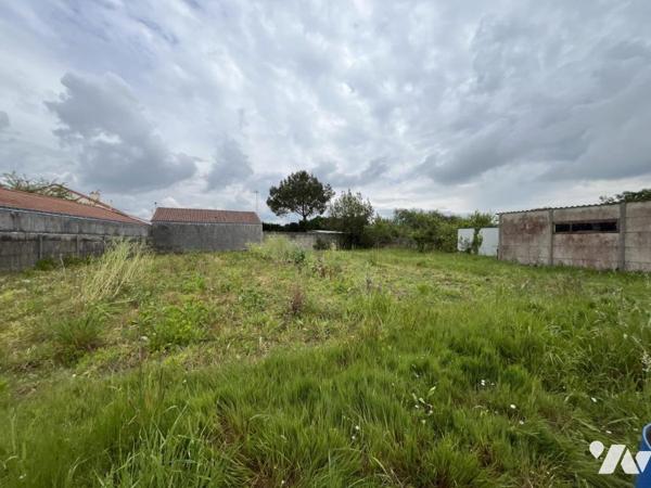 SAINT MICHEL CHEF CHEF, au calme d'un lieu-dit, maison aux beaux volumes
