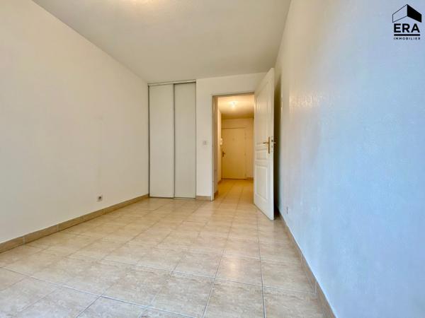 2 PIECES AVEC JARDIN ET PISCINE