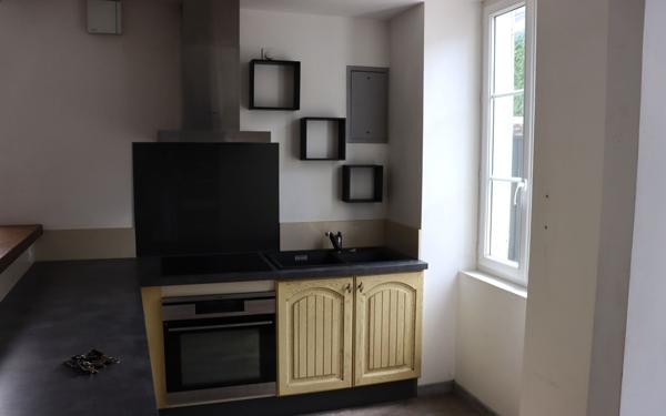 Maison à louer    4 pièces •  Gy-l'Évêque