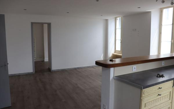 Maison à louer    4 pièces •  Gy-l'Évêque