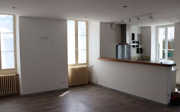 Maison à louer    4 pièces •  Gy-l'Évêque