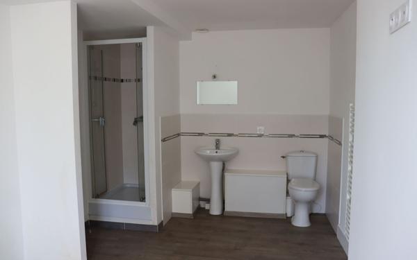 Maison à louer    4 pièces •  Gy-l'Évêque