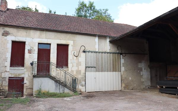 Maison à louer    4 pièces •  Gy-l'Évêque