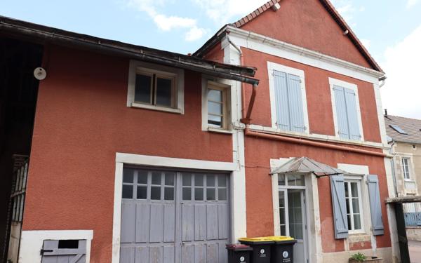 Maison à louer    4 pièces •  Gy-l'Évêque