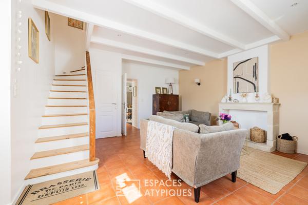 Maison de bourg fleurie en bord de mer