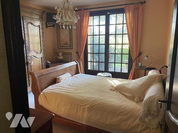 Maison de 140 m2 sur un terrain de 5459 m2 en centre ville de Domfront en poiraie