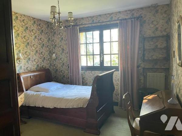 Maison de 140 m2 sur un terrain de 5459 m2 en centre ville de Domfront en poiraie