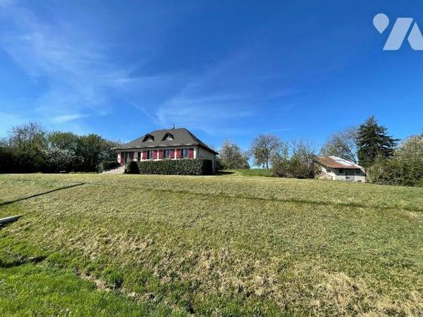 MAISON AVEC CONFORT DU PLAIN-PIED SUR SOUS-SOL COMPLET
TERRAIN D'ENVIRON 7 000 m²
A VENDRE A ...