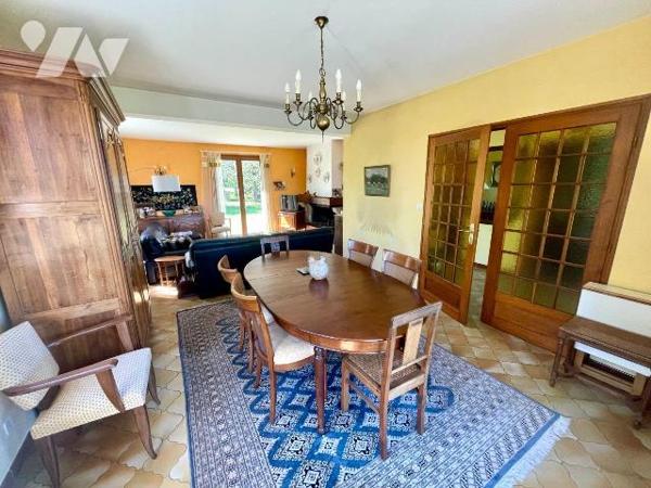 MAISON AVEC CONFORT DU PLAIN-PIED SUR SOUS-SOL COMPLET
TERRAIN D'ENVIRON 7 000 m²
A VENDRE A ...