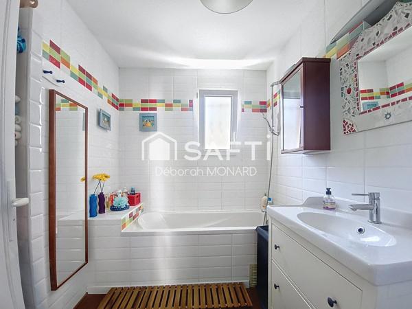 MAISON FAMILIALE - PISCINE - SAINT MEDARD EN JALLES