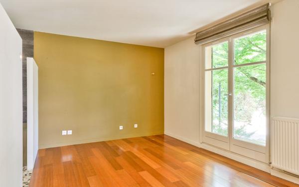 Maison à vendre    5 pièces • 130,82 m2 Écully