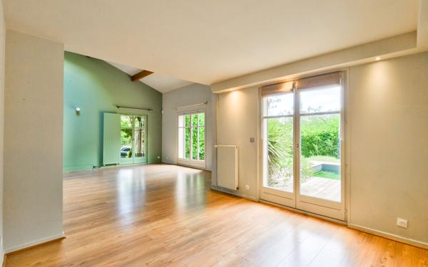 Maison à vendre    5 pièces • 130,82 m2 Écully