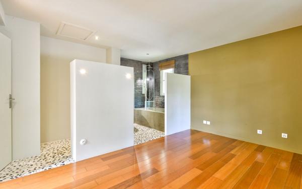 Maison à vendre    5 pièces • 130,82 m2 Écully