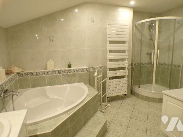 Ensemble immobilier à usage mixte et Fonds de Commerce :
Restaurant,  gîte, Tabac et FDJ