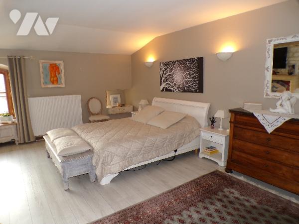 Ensemble immobilier à usage mixte et Fonds de Commerce :
Restaurant,  gîte, Tabac et FDJ