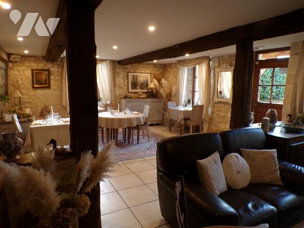 Ensemble immobilier à usage mixte et Fonds de Commerce :
Restaurant,  gîte, Tabac et FDJ