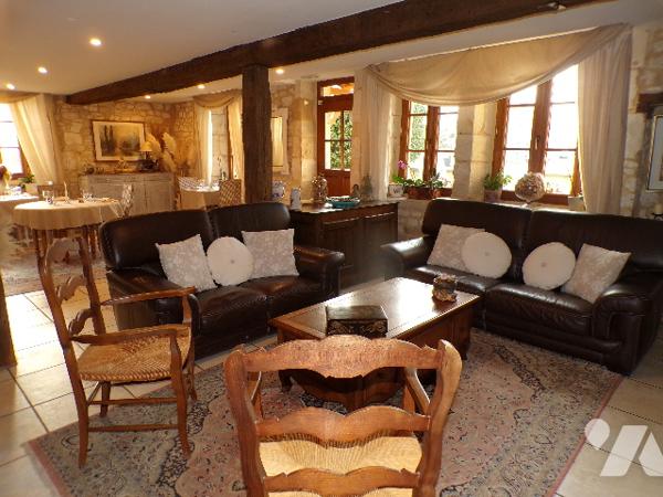 Ensemble immobilier à usage mixte et Fonds de Commerce :
Restaurant,  gîte, Tabac et FDJ