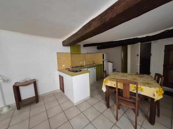 Appartement T2 avec bureau, débarras et cave- BARGEMON (83)