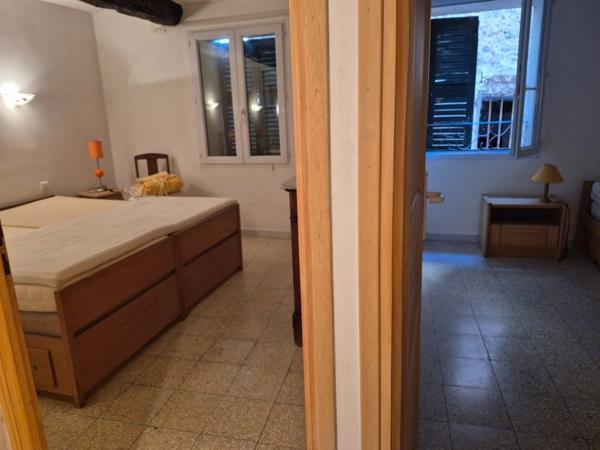 Appartement T2 avec bureau, débarras et cave- BARGEMON (83)