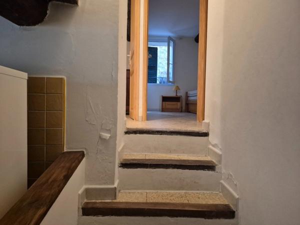 Appartement T2 avec bureau, débarras et cave- BARGEMON (83)